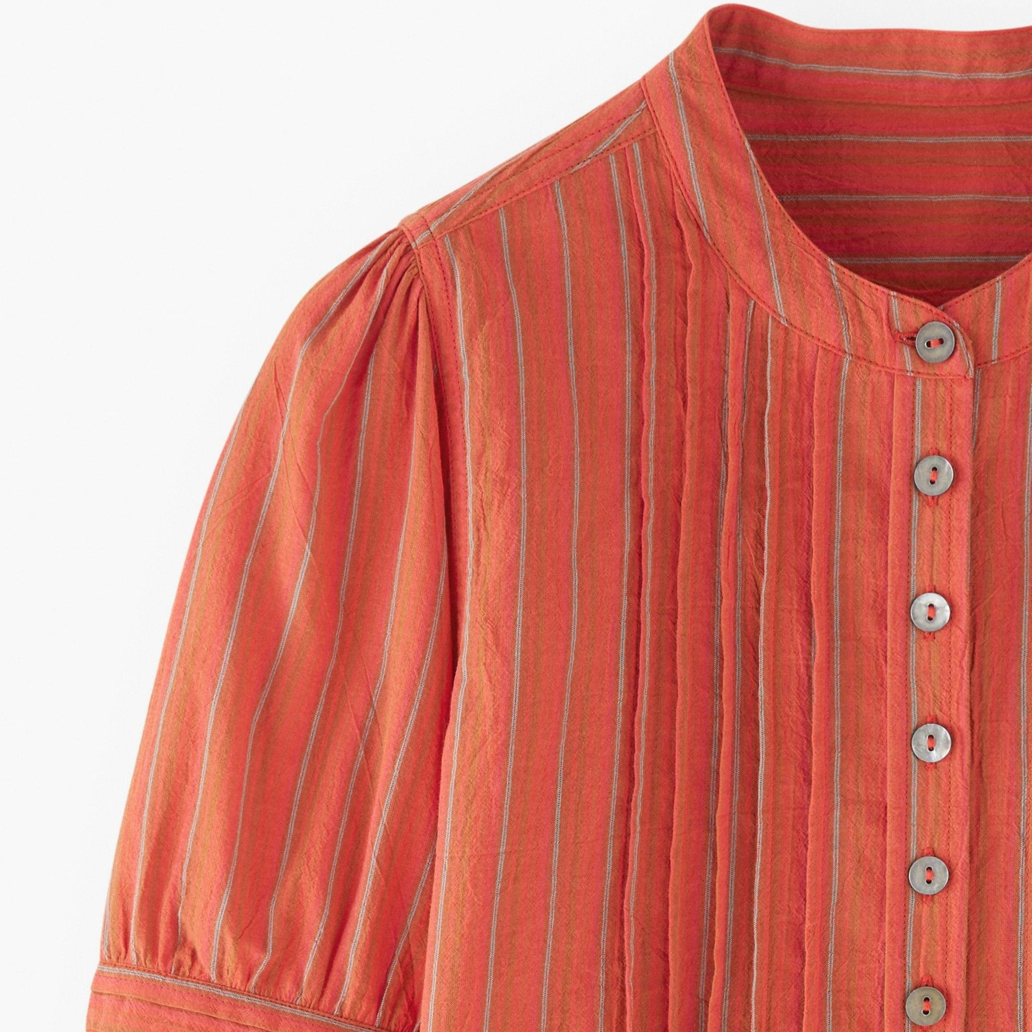 Loose fit casual shirt with a round neck in red
